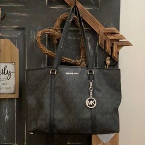 Michael Kors Bags - Michael kors purse black leather Michael Kors Bags - Michael kors purse black leather